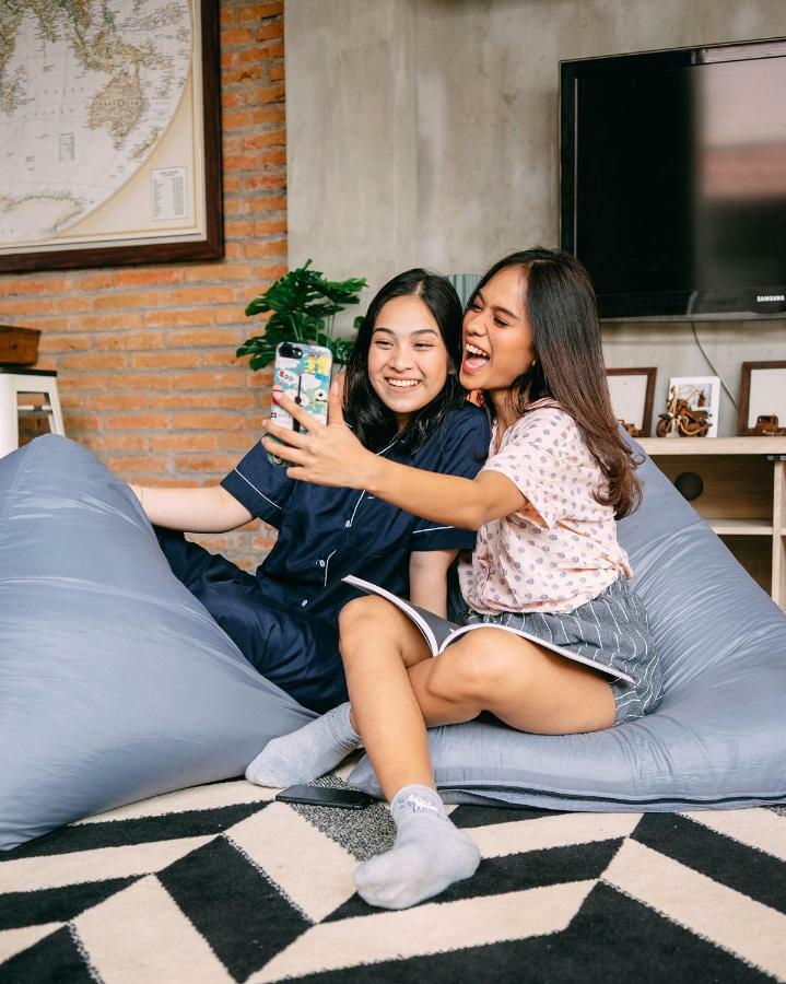 So! Boutique Hostel Malang Bagian luar foto